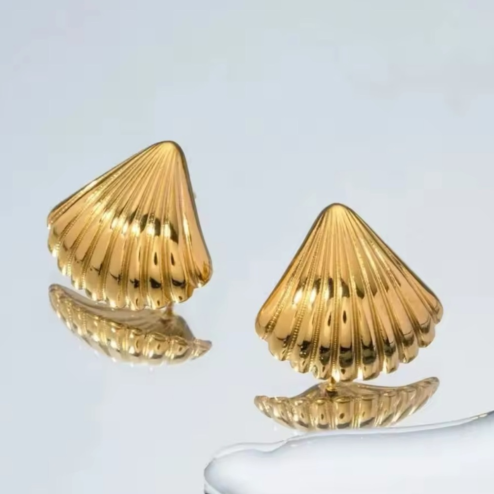 ◾️18k Gold Plated Small Scallop SeaShell Stud Earrings